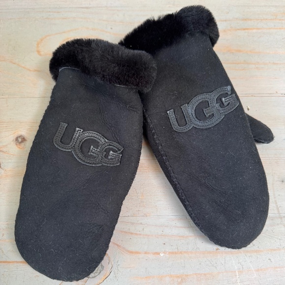 UGG  LOGO SUEDE AND SHEEPSKIN MITTENS - Picture 1 of 7
